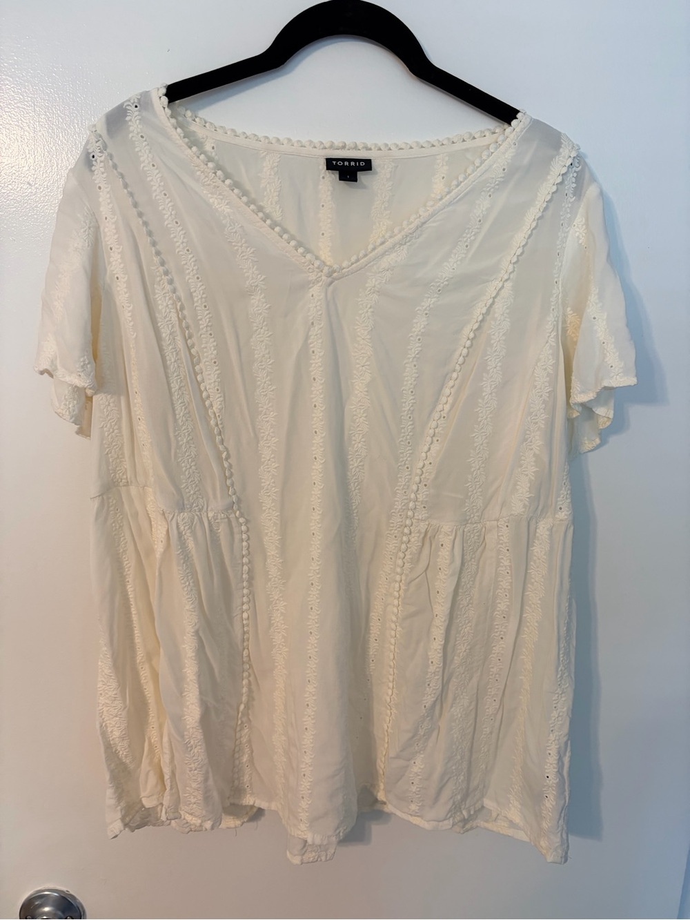Torrid Ivory Embroidered Semi Sheer Flutter Sleeve Blouse Size 1